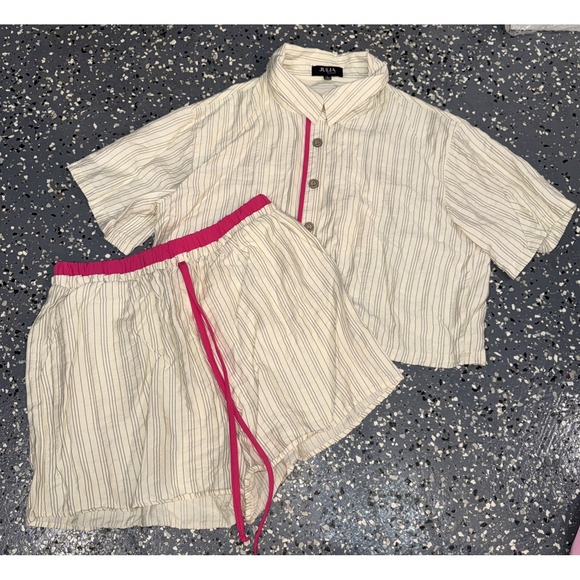 CO Other - Julia by Love J Pinstripe 2 Piece Shorts Set Women L Cream Pink Co-Ord